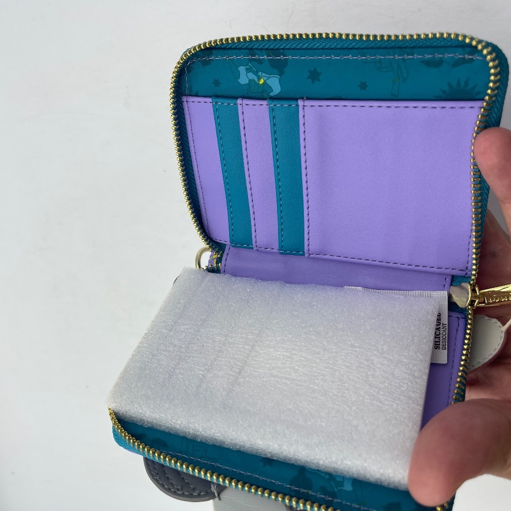 NEW Disney NYCC Exclusive 2022 The Hunchback of Notre Dame Djali Wallet - Picture 6 of 7